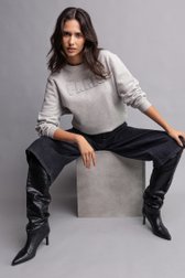 Extra foto 4 van Grijze gemêleerde sweater met patchletters ‘Paris’ door Louise voor Dames