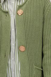 Detail van Groene gebreide cardigan met detailknopen door More & More voor Dames