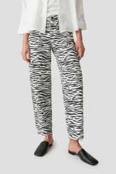 Le devant de Jean blanc avec imprimé zèbre - Barrel fit de Opus pants pour Femmes