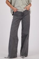 Le devant de Jean gris à jambe large de Louise pour Femmes