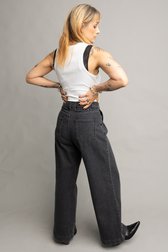 Détail de Jean large gris effet délavé de Murielle Victorine Scherre pour Femmes