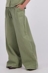 Le devant de Jean vert olive large avec plis de Liberty Island Denim pour Femmes