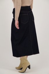 Le dos de Jupe mi-longue en jean bleu foncé de ONLY Carmakoma pour Femmes