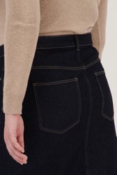 Détail de Jupe mi-longue en jean bleu foncé de ONLY Carmakoma pour Femmes
