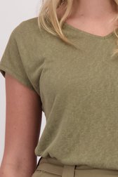 Detail van Kaki T-shirt met V-hals door Libelle voor Dames