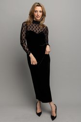 Voorkant van Lang zwart velvet kleedje met kant door Louise voor Dames