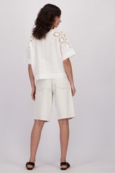 Detail van Lange ecru jeansshort door Louise voor Dames