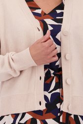 Detail van Lichtbeige cardigan door Claude Arielle voor Dames