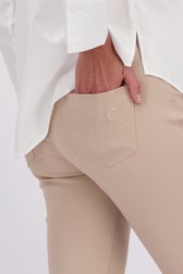 Detail van Lichtbeige stretchbroek door Claude Arielle voor Dames
