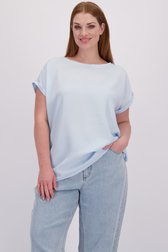 Voorkant van Lichtblauw katoenen T-shirt met satin look door Kaffe Curve voor Dames