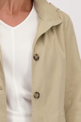Detail van Lichtbruine trenchcoat met kap door Claude Arielle voor Dames