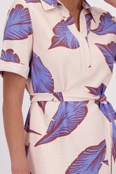 Detail van Lichtroze kleedje met bladerenprint door Claude Arielle voor Dames