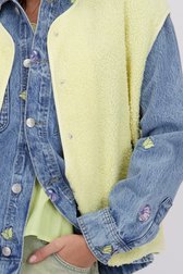 Detail van Mouwloze gele vest in teddy door Pieces voor Dames