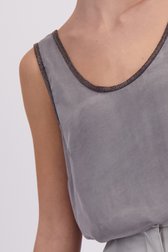 Detail van Mouwloze grijze top  door D'Auvry Studio voor Dames