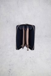 Detail van Navy portemonnee met leather look door Laurent David voor Dames