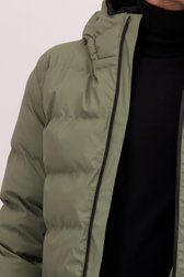 Detail van Olijfgroene gewatteerde regenjas met kap door Tantä voor Heren