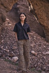 Pantalon ample beige à imprimé léopard marron de Louise pour Femmes