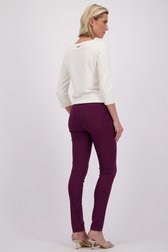 Le dos de Pantalon coloré en stretch - bordeaux de Claude Arielle pour Femmes