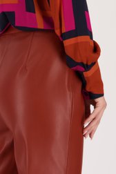 Pantalon marron rouge à l'aspect cuir de D'Auvry pour Femmes