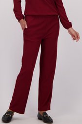 Détail de Pantalon rouge bordeaux texturé de Claude Arielle pour Femmes