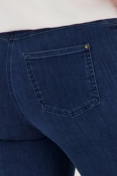 Détail de Pantalon stretch bleu foncé avec aspect denim de Claude Arielle pour Femmes