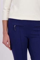 Détail de Pantalon stretch bleu foncé – longueur 7/8 de Claude Arielle pour Femmes