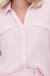 Detail van Pastelroze blouse met korte mouwen  door Libelle voor Dames