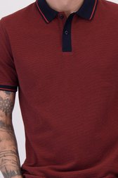 Détail de Polo rouge à manches courtes de Ravøtt pour Hommes