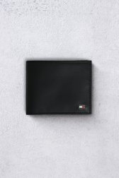 Le devant de Portefeuille en cuir noir de Tommy Hilfiger pour Hommes