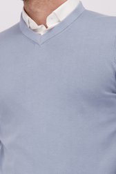 Détail de Pull bleu clair en maille à col V de Michaelis pour Hommes
