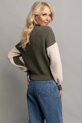 Le dos de Pull kaki avec manches écru de AC by Annelien Coorevits pour Femmes