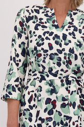 Détail de Robe écrue à imprimé vert de Claude Arielle pour Femmes