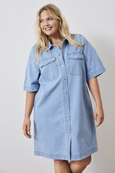 Robe en denim bleu avec des boutons pression de Only Carmakoma pour Femmes