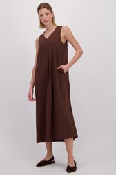 Le devant de Robe longue brun foncé à col en V de More & More pour Femmes