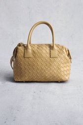 Le dos de Sac à main beige tressé aspect cuir de Liberty Island pour Femmes