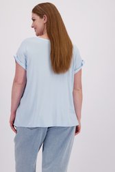 Le dos de T-shirt bleu clair avec effet satin de Kaffe Curve pour Femmes