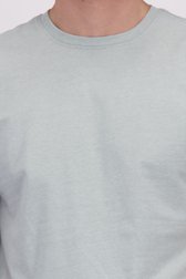 Détail de T-shirt vert clair à rayures de Ravøtt pour Hommes