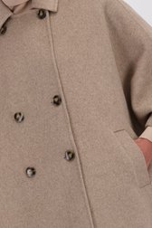 Detail van Taupe mantel met capelook door D'Auvry voor Dames