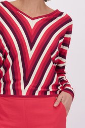 Detail van Trui met rode en bordeaux strepen door Claude Arielle voor Dames