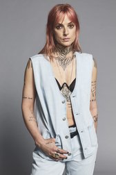Vest en denim bleu clair sans manches - Genesis de Murielle Victorine Scherre pour Femmes