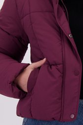 Détail de Veste courte matelassée bordeaux de JDY pour Femmes
