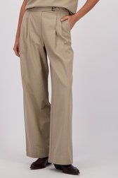 Detail van Wijde beige broek door Louise voor Dames