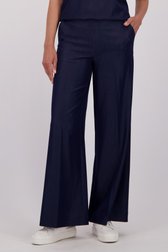 Detail van Wijde broek in denim look door Claude Arielle voor Dames