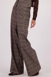 Voorkant van Wijde bruin geruite broek  door Louise voor Dames