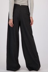 Achterkant van Wijde grijze broek met krijtstreep door Louise voor Dames