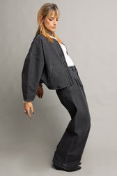 Voorkant van Wijde grijze jeans met verwassen look door Murielle Victorine Scherre voor Dames