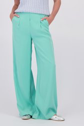 Detail van Wijde groene broek  door Libelle voor Dames