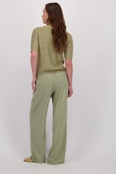 Achterkant van Wijde groene broek met striklint door JDY voor Dames