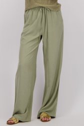 Detail van Wijde groene broek met striklint door JDY voor Dames