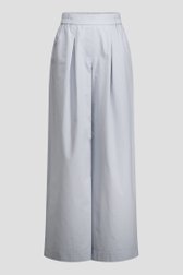 Productfoto 1 van Wijde lichtblauwe broek door Louise voor Dames